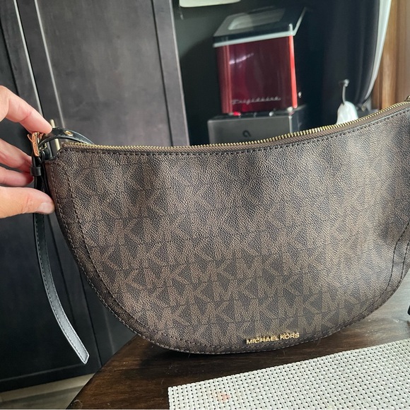 Brown Michael Kors, unique shape bag - Picture 2 of 4